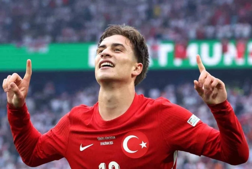 Türkiye-Bulgaristan maçını izliyorum. Kenan Yıldız abim 2 gol attı.
